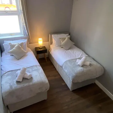 2 Bed Town Centre Nr Theatre Free Park Wi-Fi & Garden Apartamento Aylesbury  Exterior foto