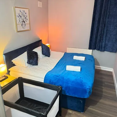 2 Bed Town Centre Nr Theatre Free Park Wi-Fi & Garden Apartamento Aylesbury  Exterior foto