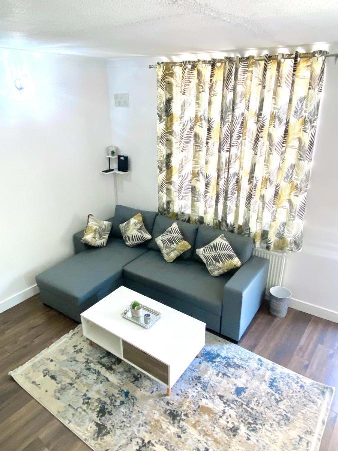 2 Bed Town Centre Nr Theatre Free Park Wi-fi & Garden Apartment