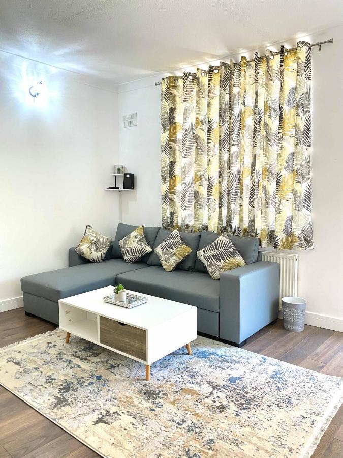 2 Bed Town Centre Nr Theatre Free Park Wi-fi & Garden