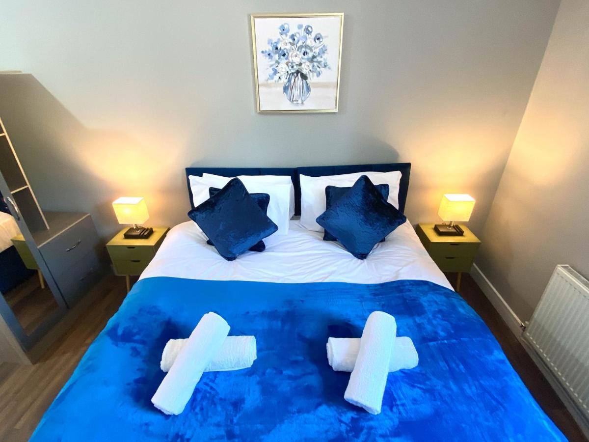 2 Bed Town Centre Nr Theatre Free Park Wi-fi & Garden Apartment Aylesbury (Buckinghamshire)