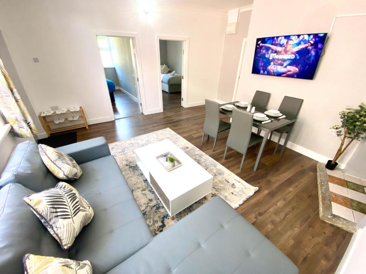 2 Bed Town Centre Nr Theatre Free Park Wi-fi & Garden * Aylesbury (Buckinghamshire)