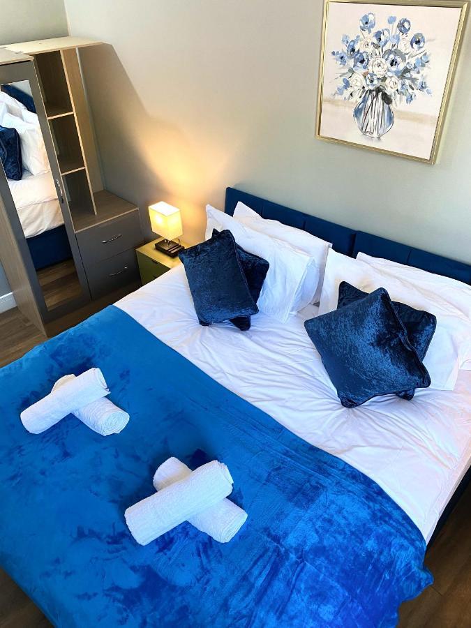 2 Bed Town Centre Nr Theatre Free Park Wi-fi & Garden