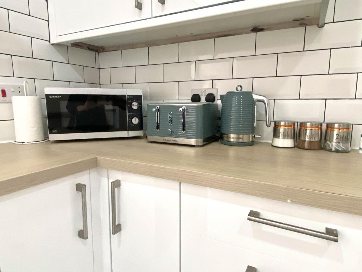 2 Bed Town Centre Nr Theatre Free Park Wi-fi & Garden * Aylesbury (Buckinghamshire)