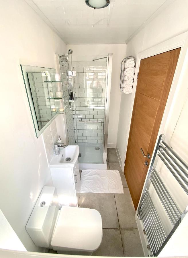 2 Bed Town Centre Nr Theatre Free Park Wi-fi & Garden
