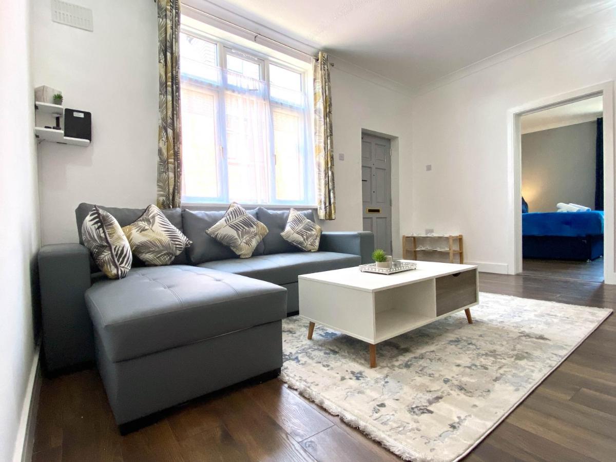 2 Bed Town Centre Nr Theatre Free Park Wi-fi & Garden Aylesbury (Buckinghamshire)