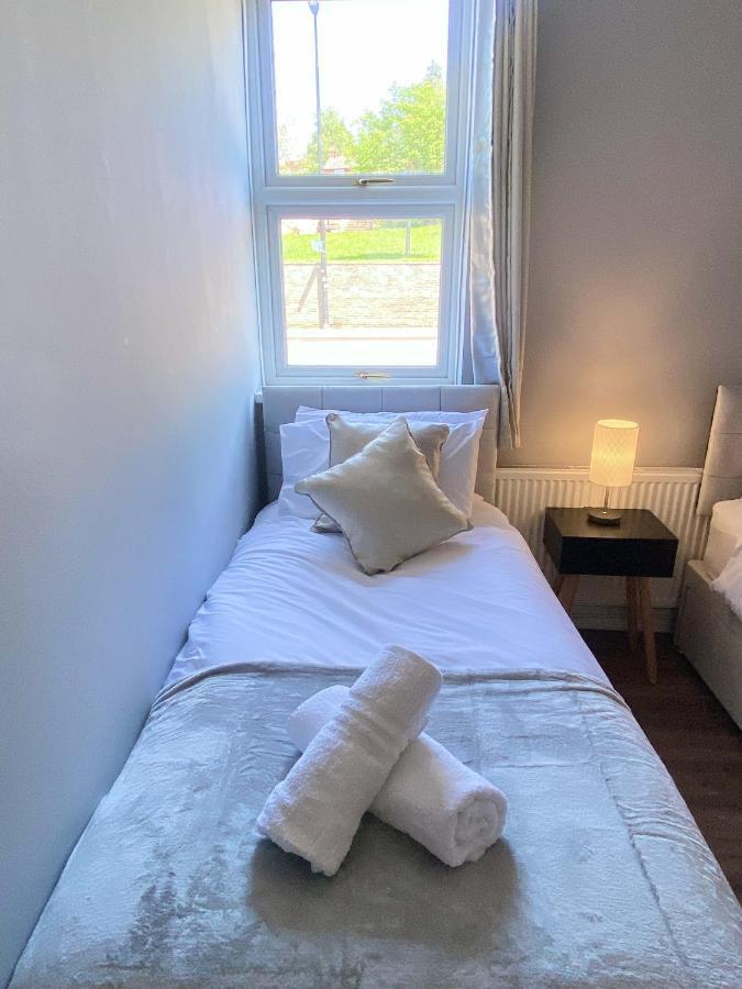 Apartment 2 Bed Town Centre Nr Theatre Free Park Wi-fi & Garden *