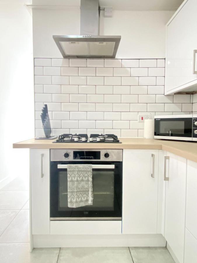 Apartment 2 Bed Town Centre Nr Theatre Free Park Wi-fi & Garden *