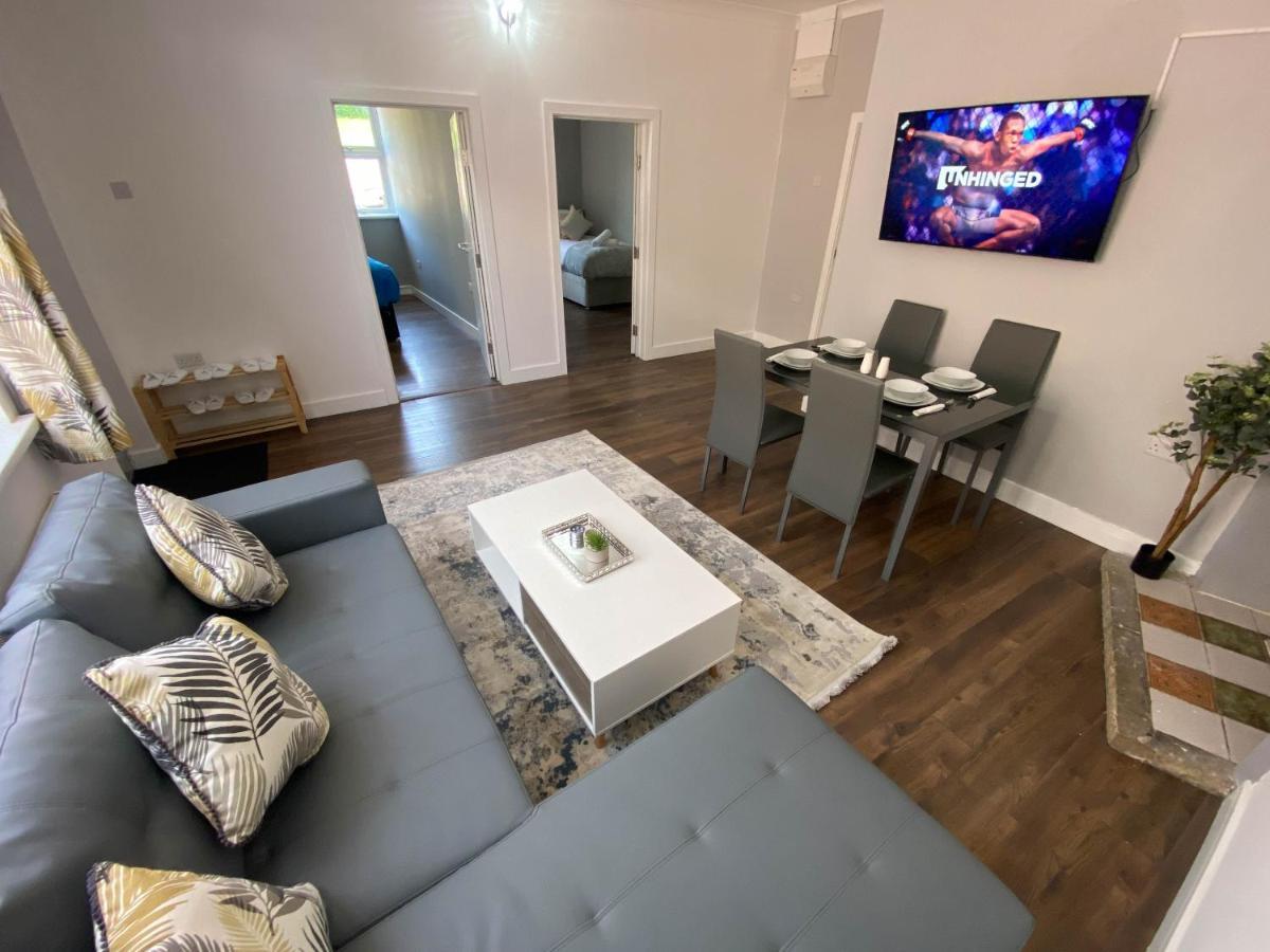 Apartment 2 Bed Town Centre Nr Theatre Free Park Wi-fi & Garden *
