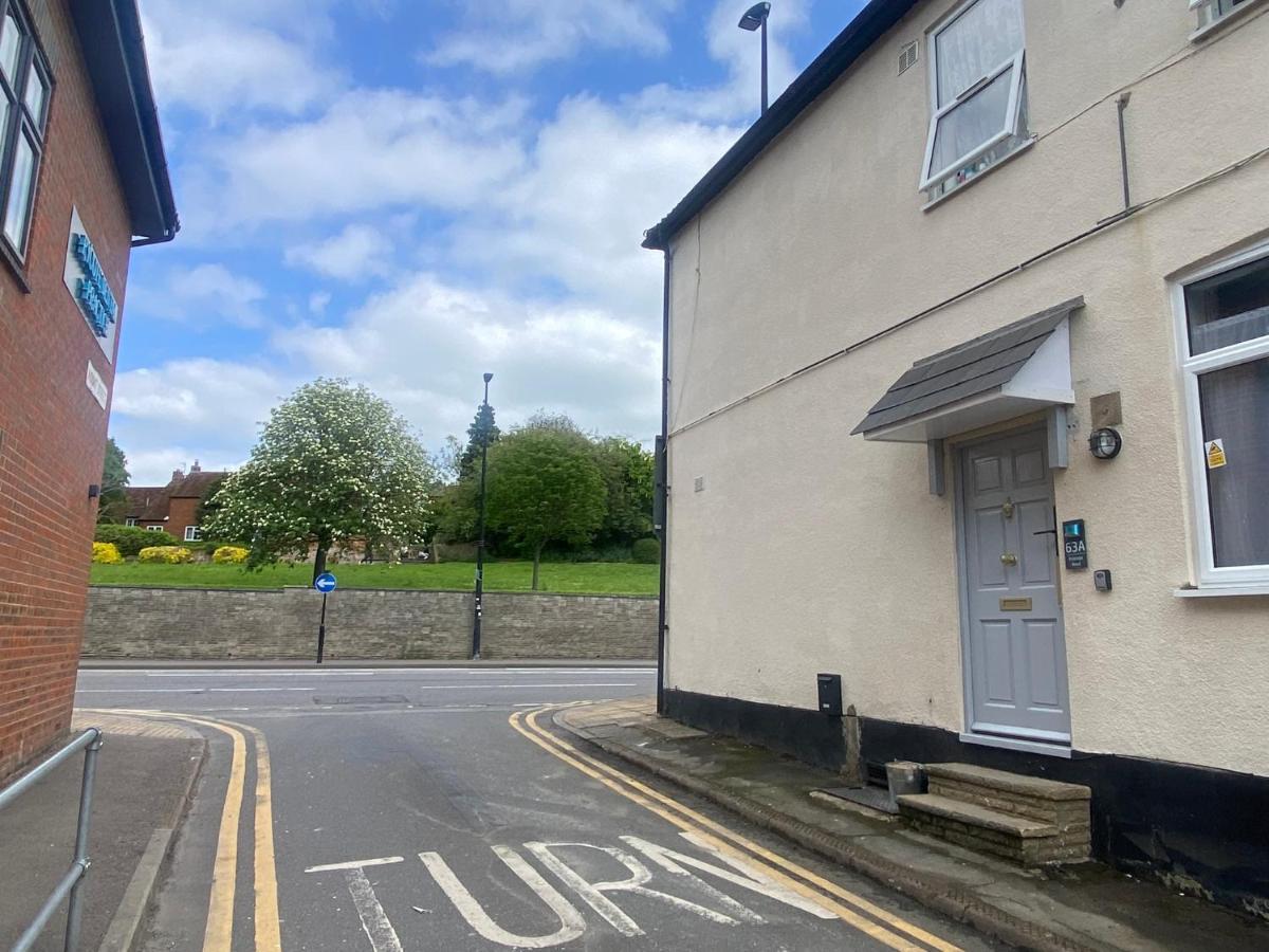 Apartment 2 Bed Town Centre Nr Theatre Free Park Wi-fi & Garden Aylesbury (Buckinghamshire)