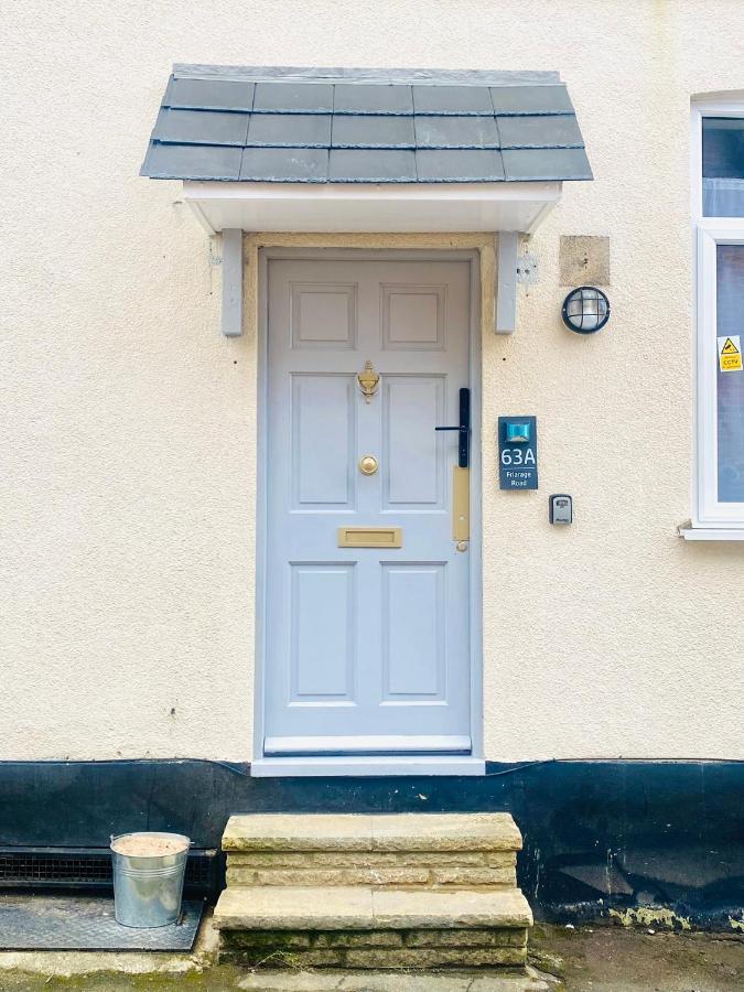 2 Bed Town Centre Nr Theatre Free Park Wi-fi & Garden Apartment