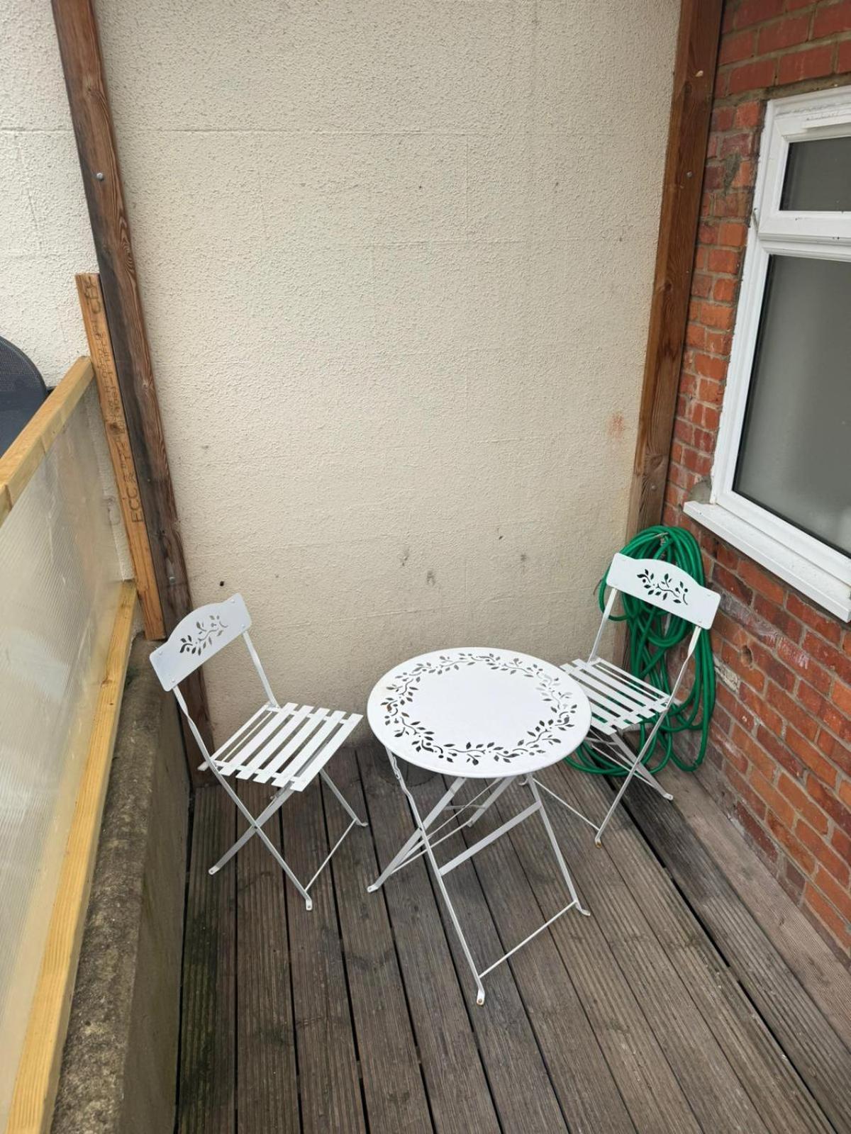2 Bed Town Centre Nr Theatre Free Park Wi-fi & Garden Apartment Aylesbury (Buckinghamshire)